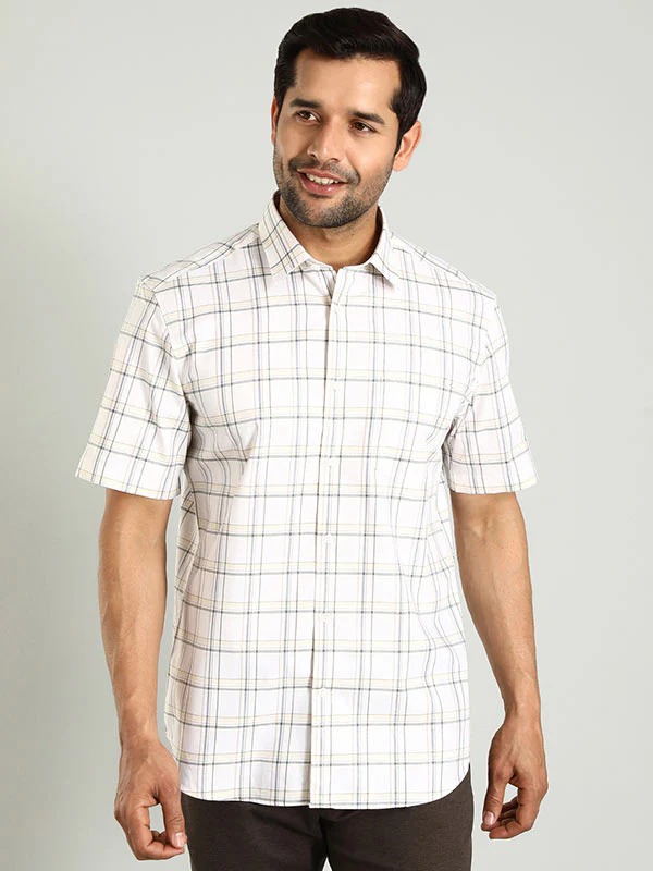 Indian Terrain Men's Regular Fit Half Sleeve Checkered Off White Shirt